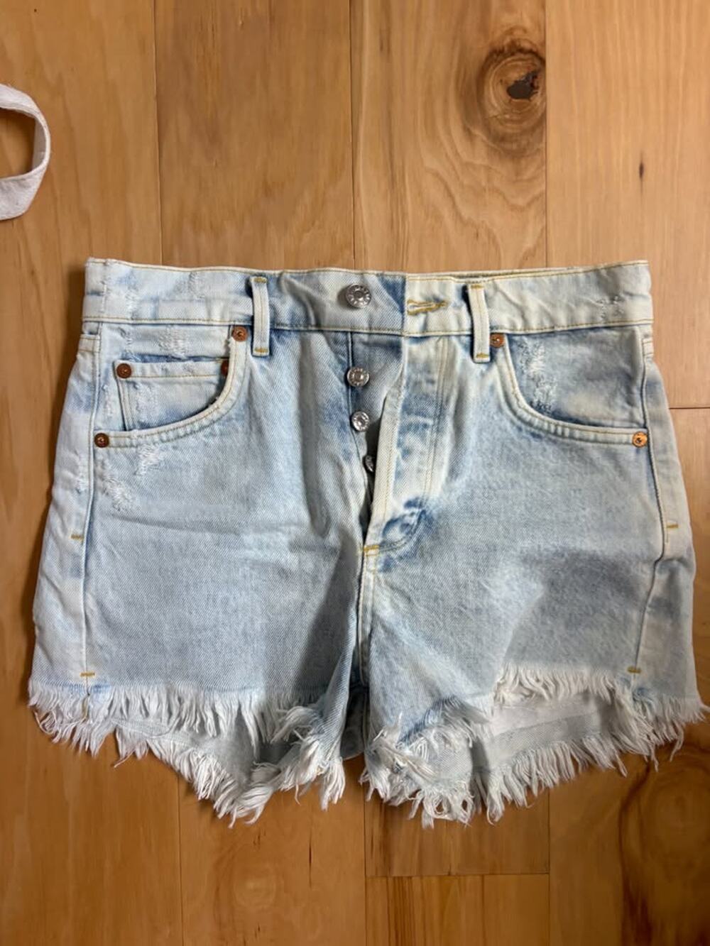AGOLDE Light-Wash Distressed Cutoff Denim Shorts - Size 24